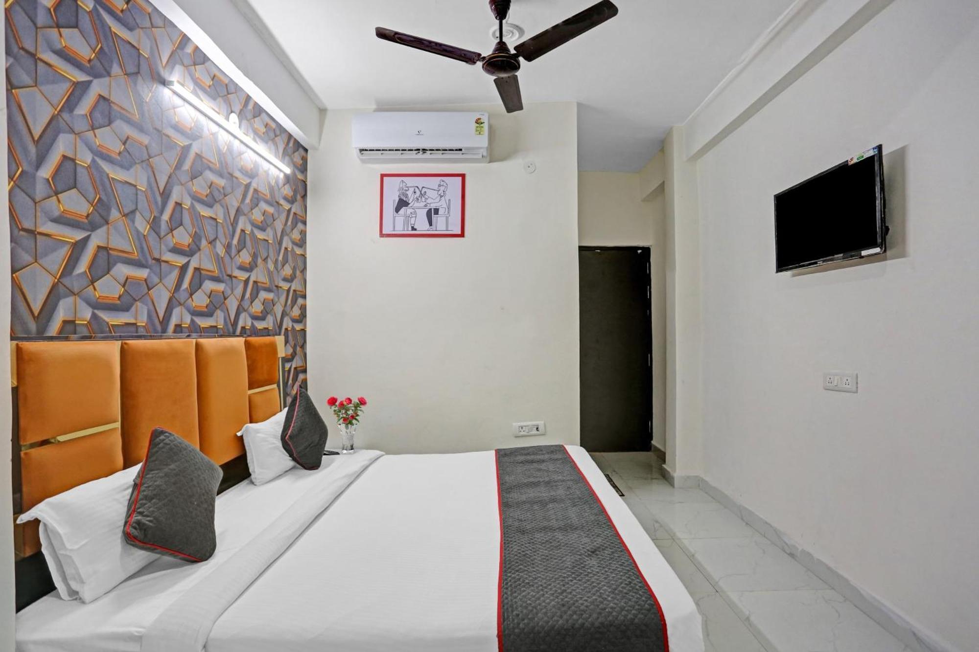 Hotel O Heritage Inn Нойда Экстерьер фото